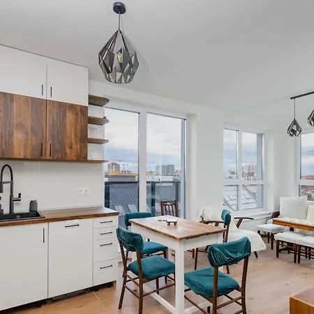 Charming 1br With Balcony And View 公寓 *