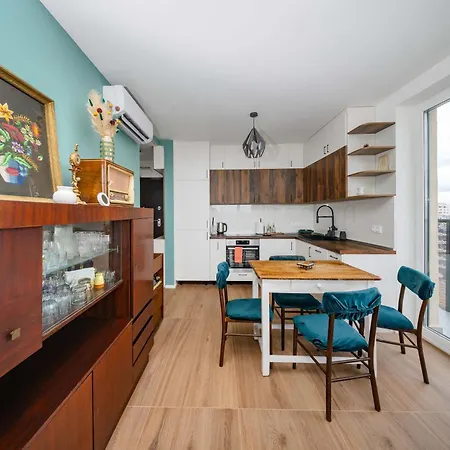 Apartment Charming 1br With Balcony And View