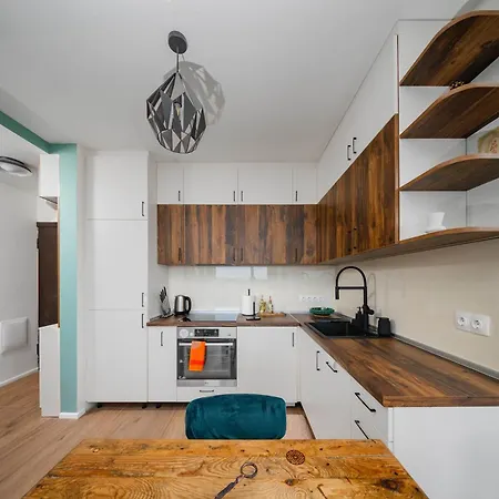 Charming 1br With Balcony And View 公寓