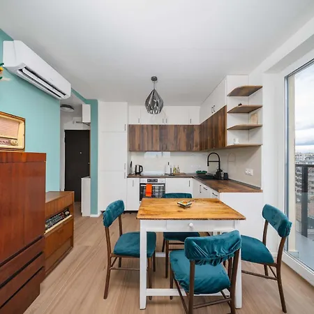 Апартаменты Charming 1br With Balcony And View